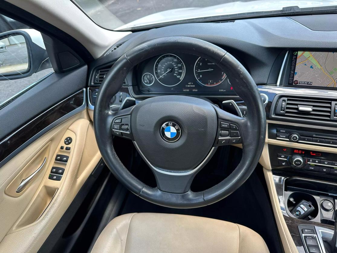 2016 BMW 5 Series 528i photo 14