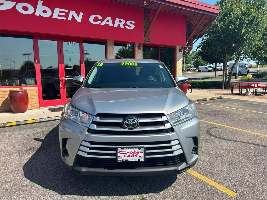 Used 2019 Toyota Highlander LE with VIN 5TDZZRFH6KS336976 for sale in Middleton, WI