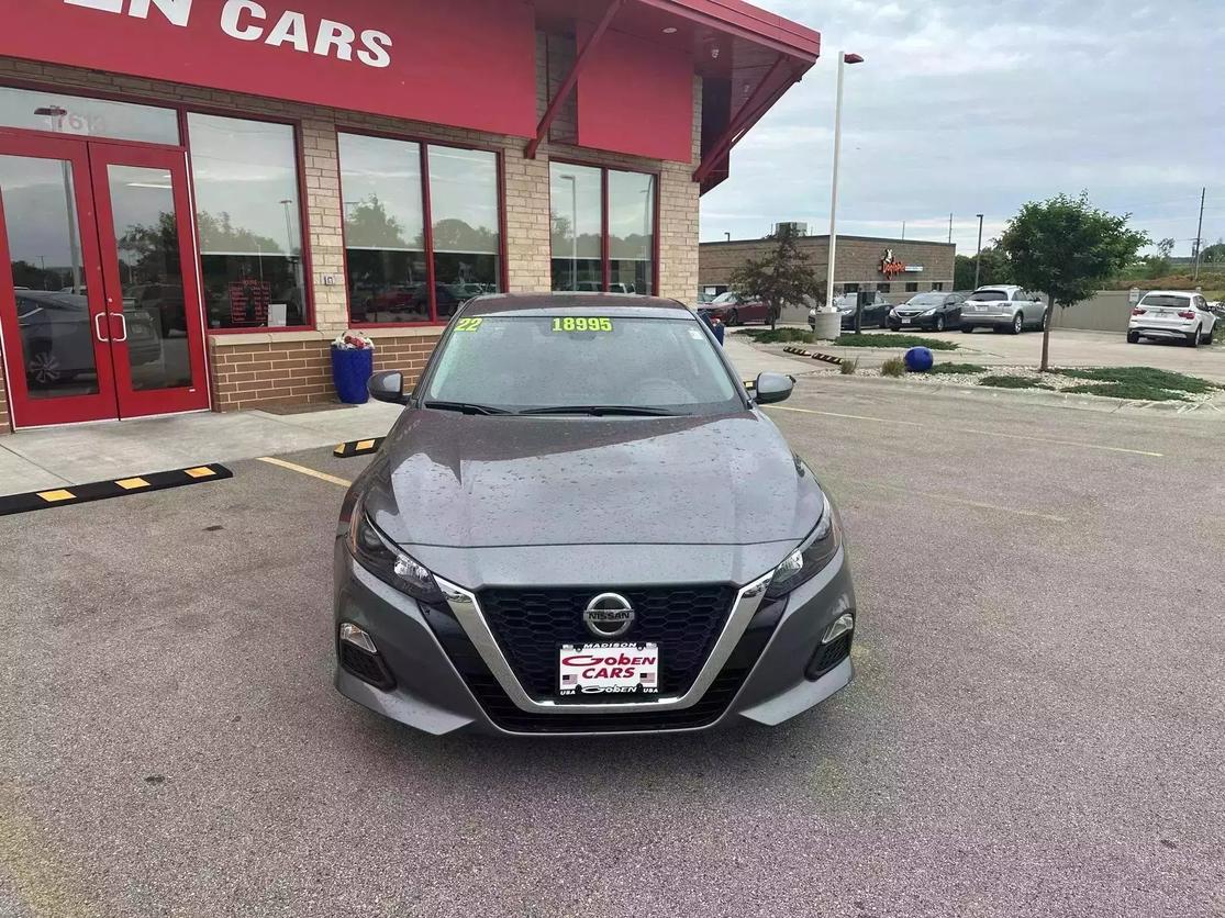 Used 2022 Nissan Altima S with VIN 1N4BL4BV5NN329325 for sale in Middleton, WI