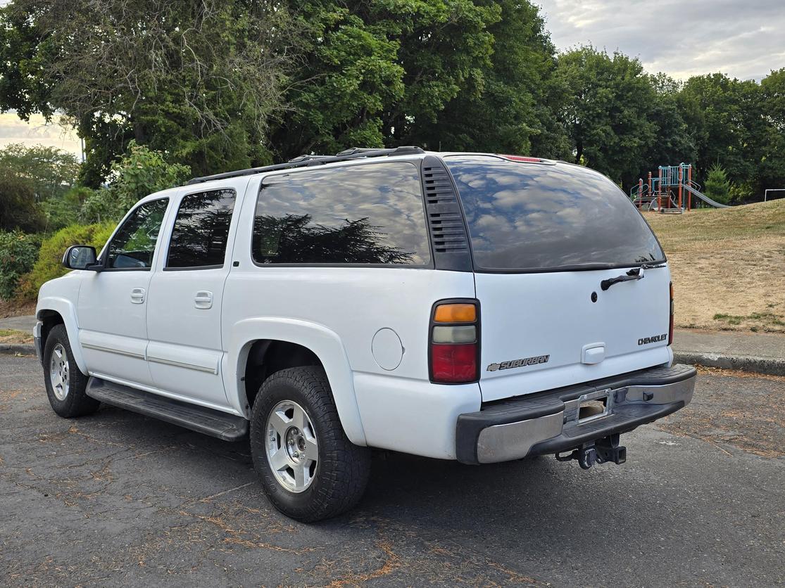 2004 Chevrolet Suburban null photo 2