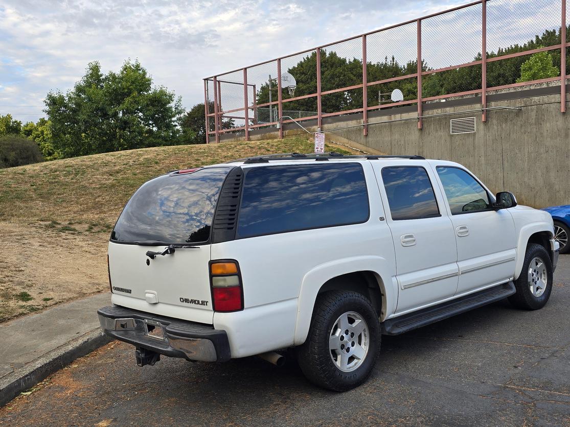 2004 Chevrolet Suburban null photo 4