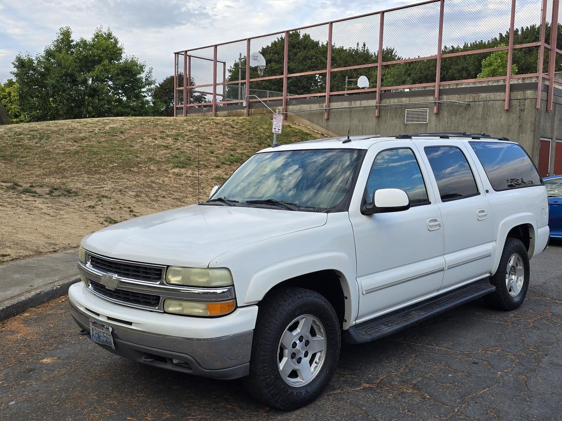 2004 Chevrolet Suburban null photo 3