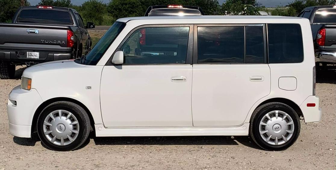 2006 Scion xB Base photo 2