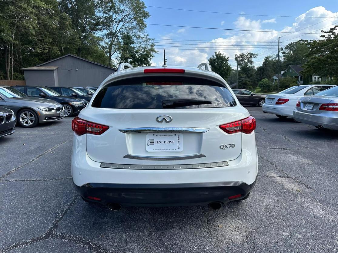 2016 INFINITI QX70 Base photo 6