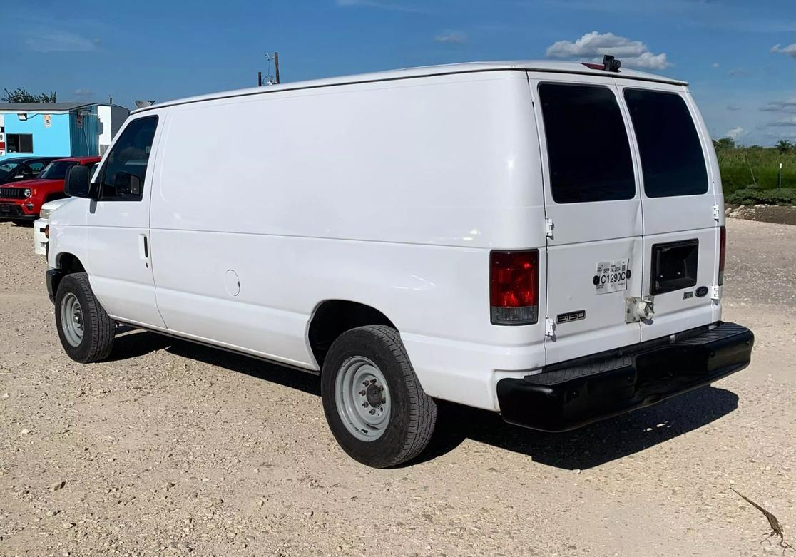 2013 Ford E-Series Econoline Van Commercial photo 3