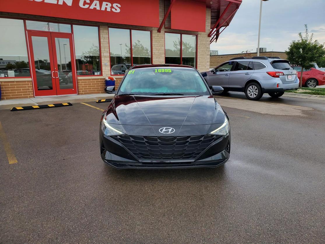 Used 2021 Hyundai Elantra SE with VIN 5NPLL4AG2MH016636 for sale in Middleton, WI