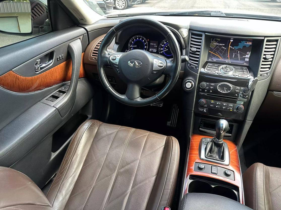 2016 INFINITI QX70 Base photo 12