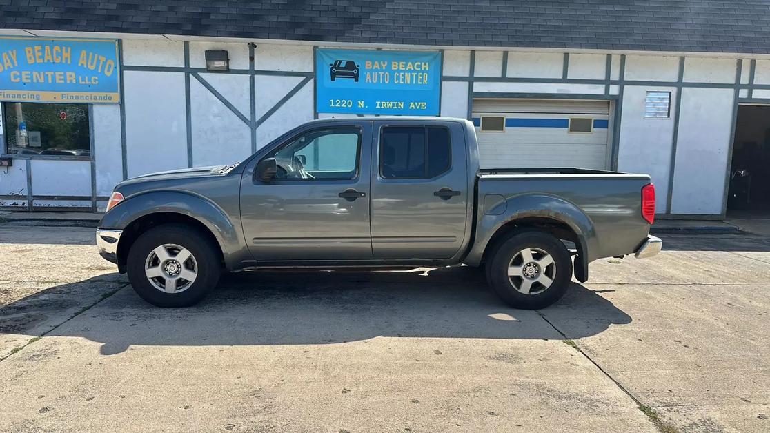 2005 Nissan Frontier SE photo 2