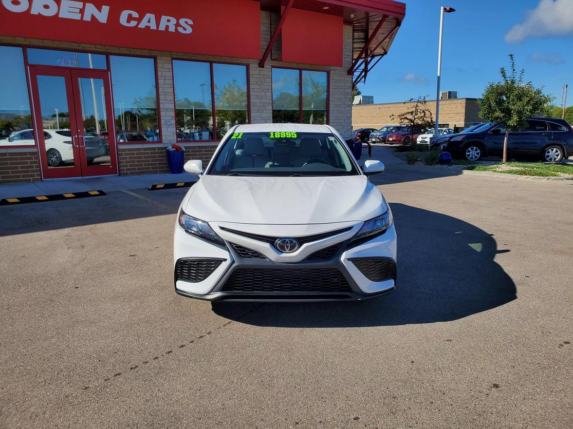 Used 2021 Toyota Camry SE with VIN 4T1G11AK9MU589688 for sale in Middleton, WI