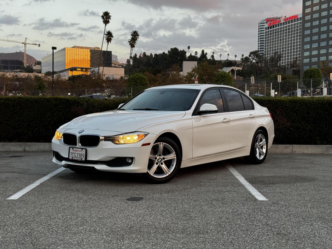 2014 BMW 3 Series 320i photo 2