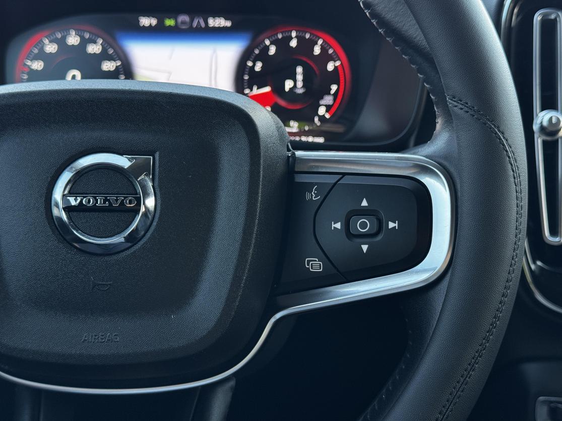 2021 Volvo XC40 Momentum photo 31