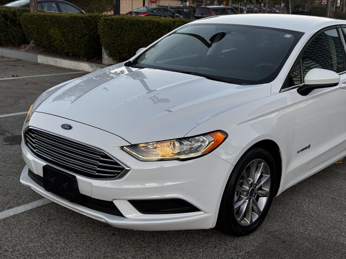 2017 Ford Fusion Hybrid SE photo 9