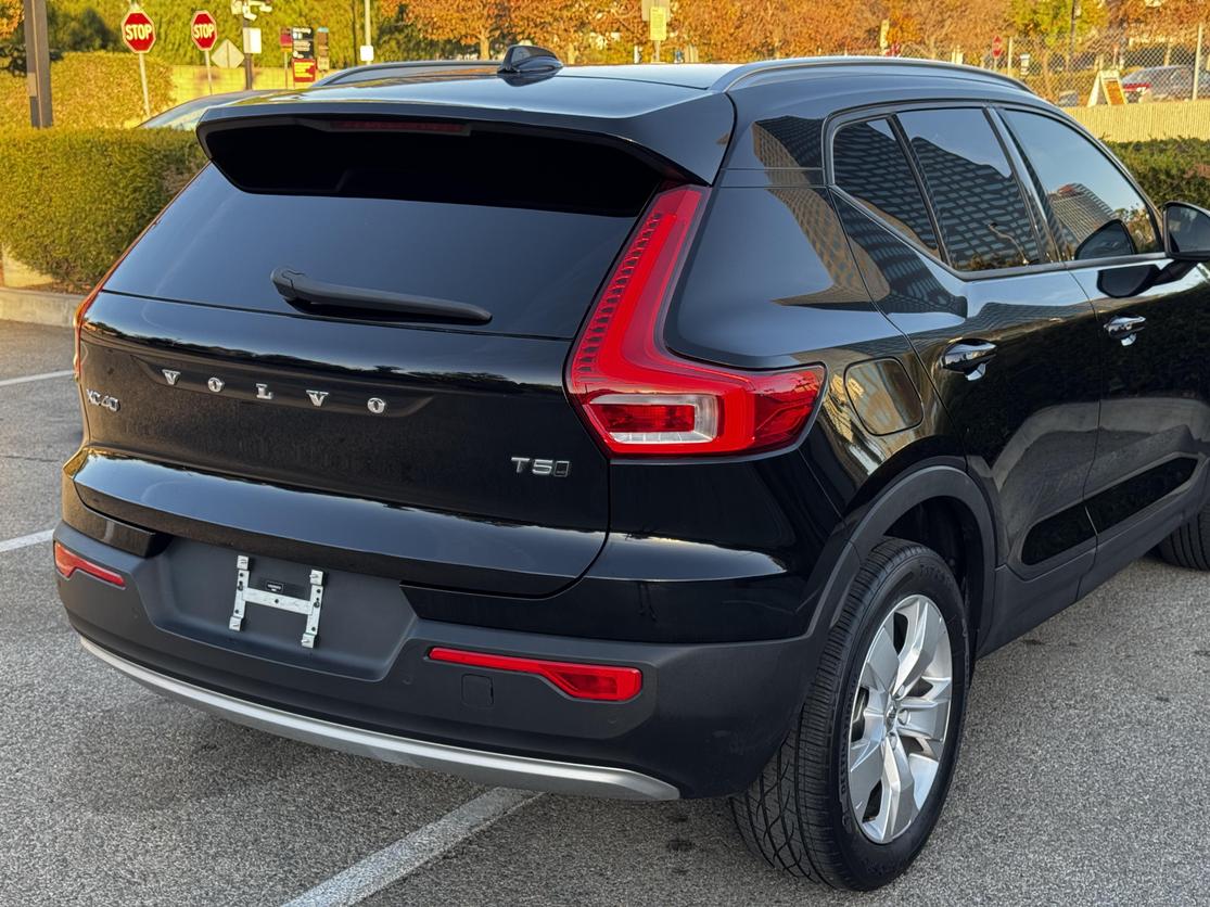 2021 Volvo XC40 Momentum photo 15