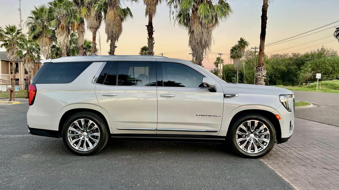 2021 GMC Yukon Denali photo 4