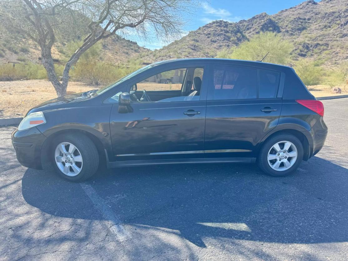 2008 Nissan Versa SL photo 2