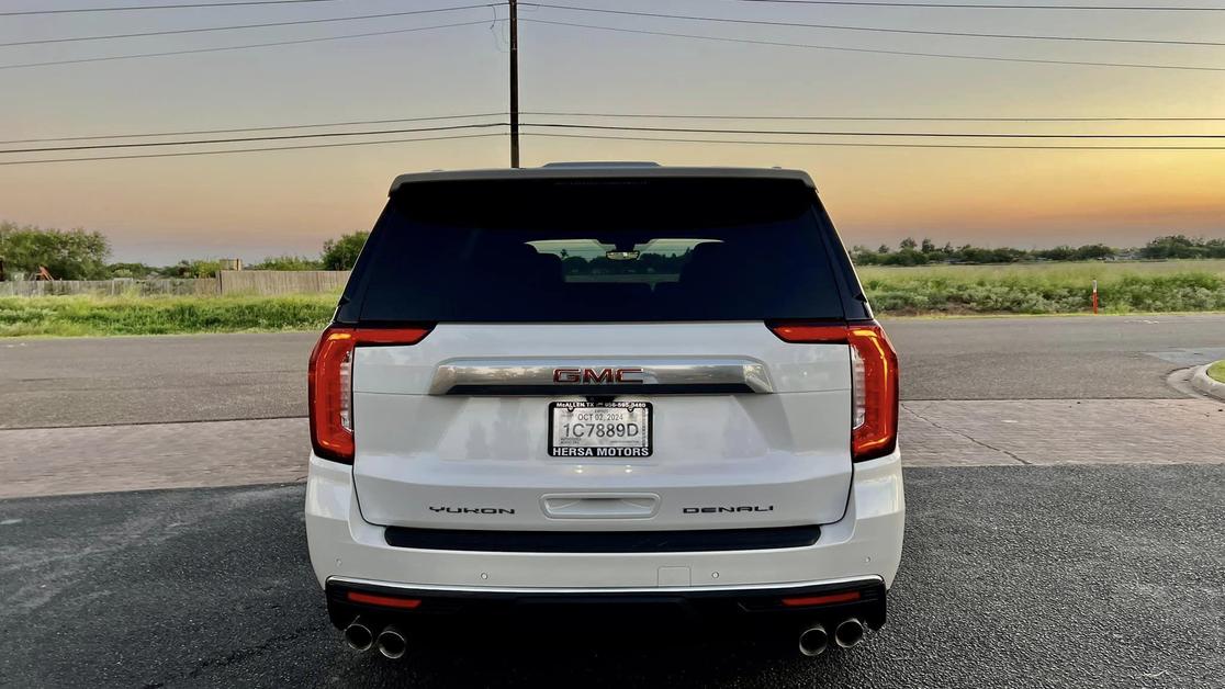 2021 GMC Yukon Denali photo 6