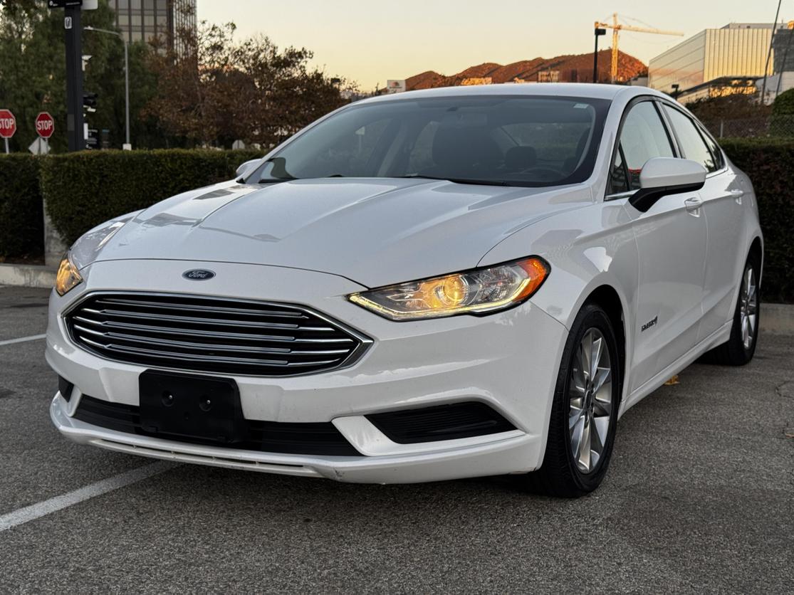 2017 Ford Fusion Hybrid SE photo 3