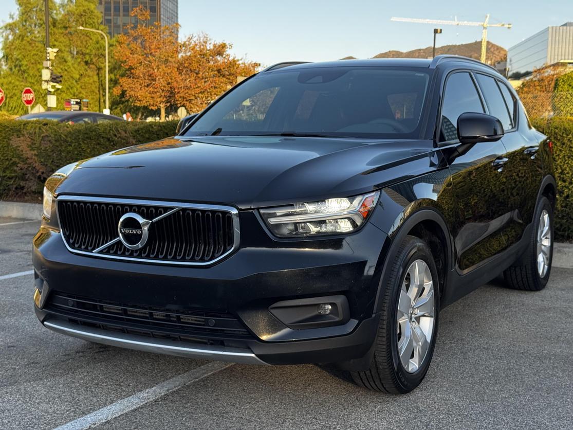 2021 Volvo XC40 Momentum photo 3