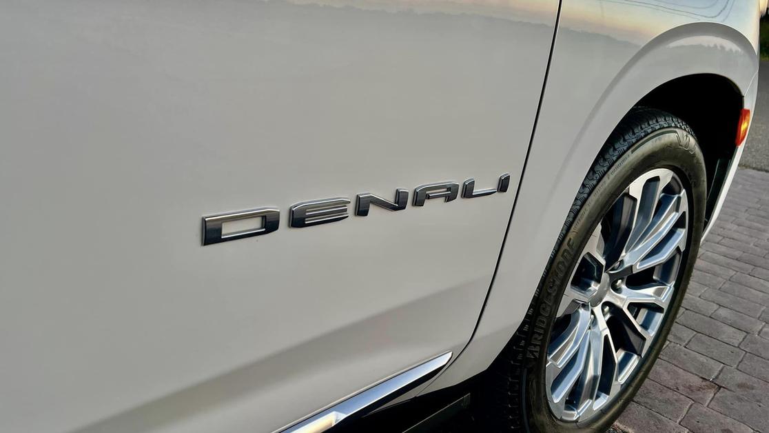 2021 GMC Yukon Denali photo 8