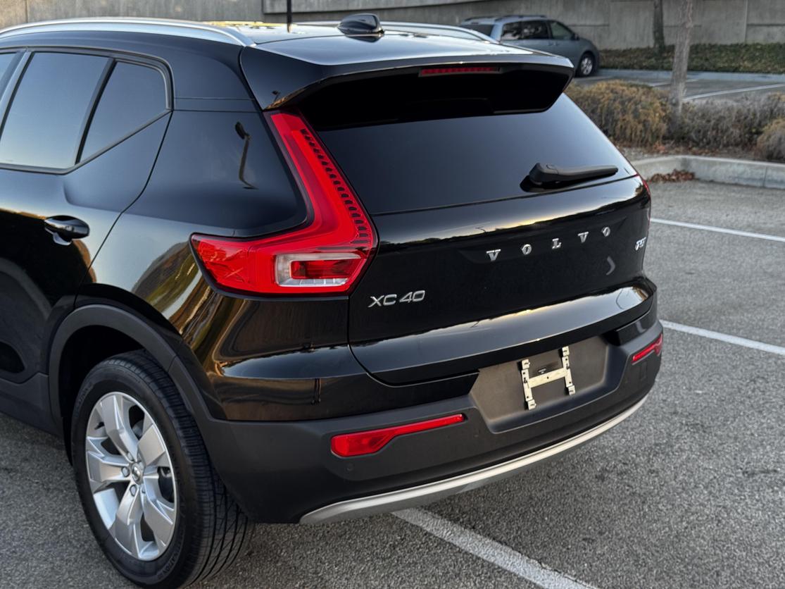 2021 Volvo XC40 Momentum photo 18