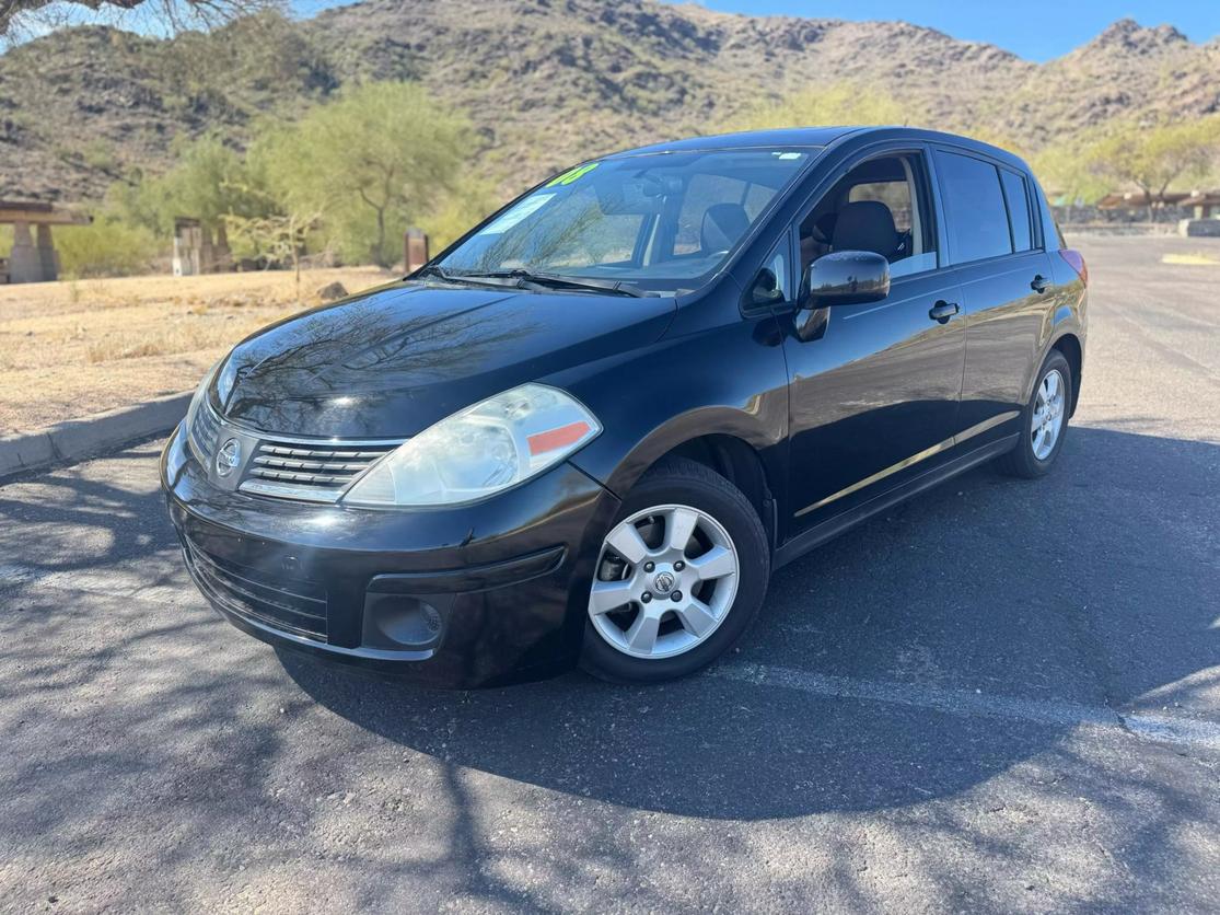 Nissan Versa's photo