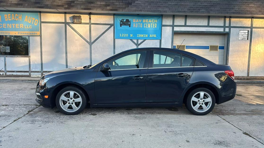 2015 Chevrolet Cruze 1LT photo 2