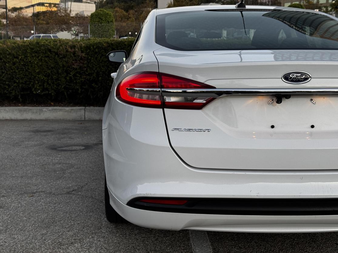 2017 Ford Fusion Hybrid SE photo 16