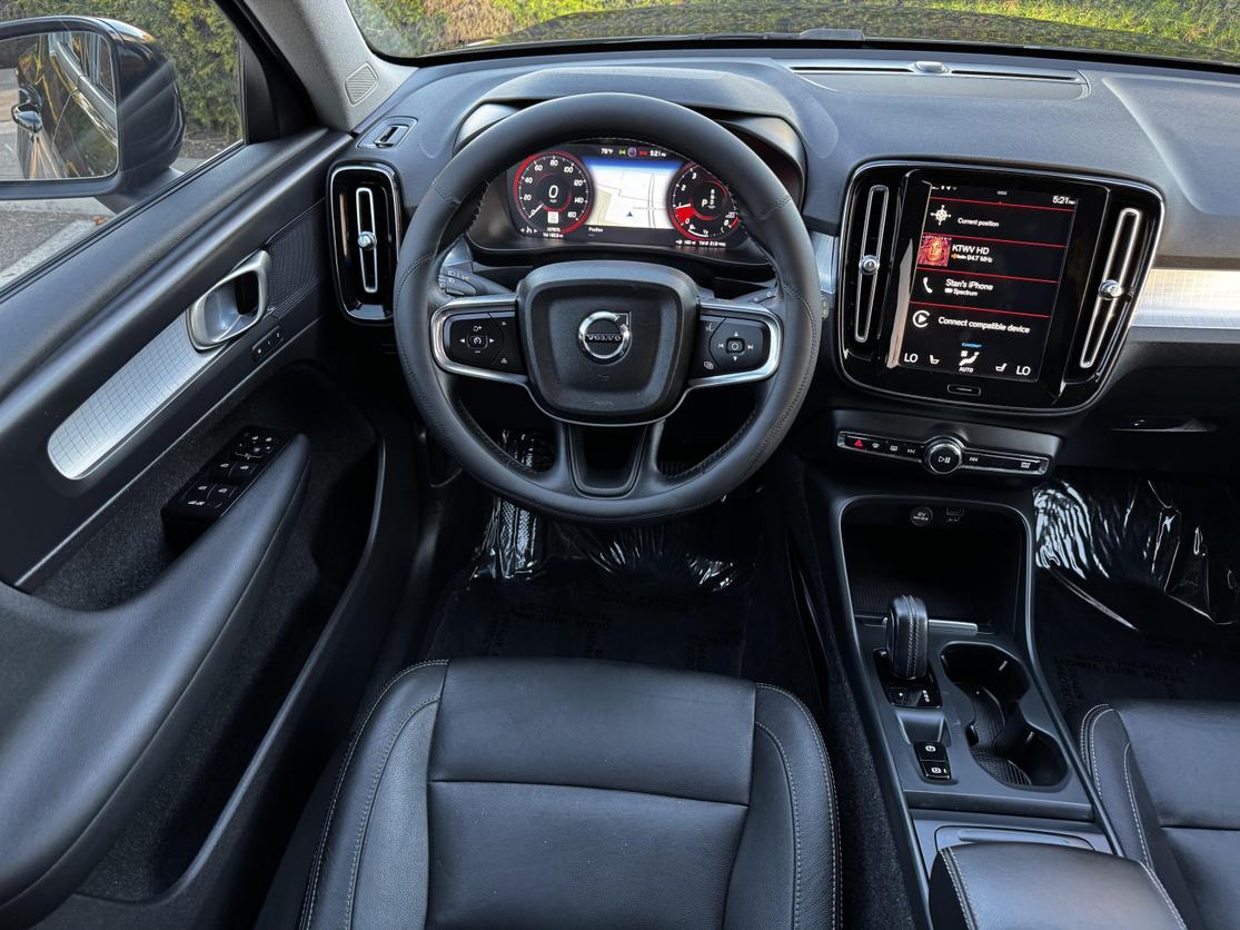 2021 Volvo XC40 Momentum photo 20