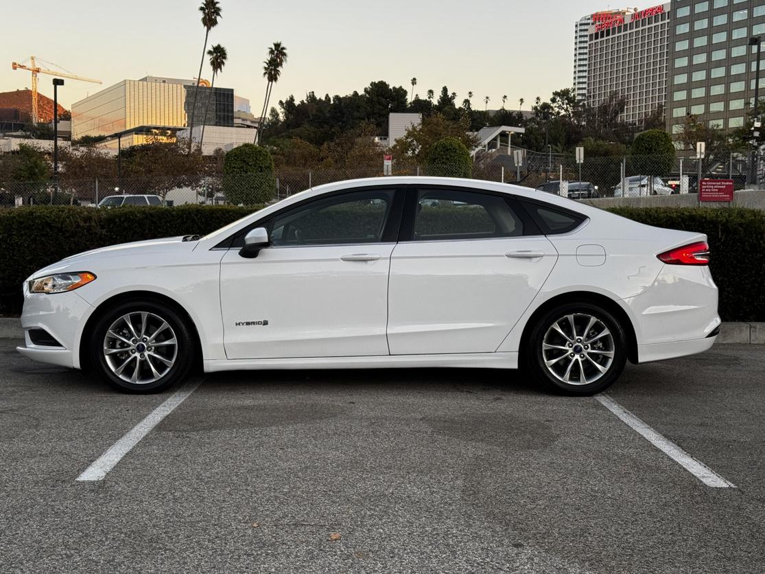 2017 Ford Fusion Hybrid SE photo 10