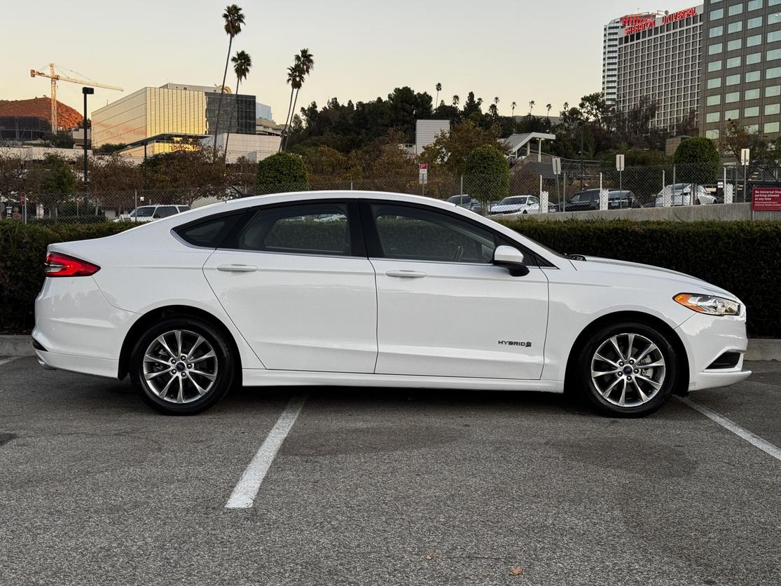 2017 Ford Fusion Hybrid SE photo 11