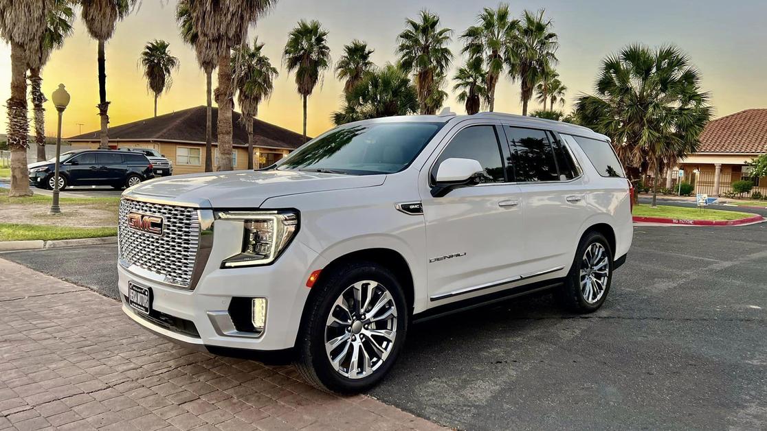 2021 GMC Yukon Denali photo 3