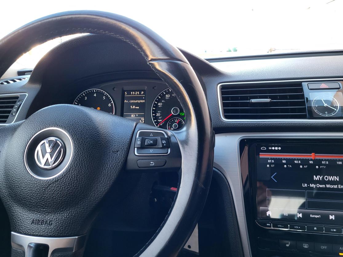 2013 Volkswagen Passat SE photo 11