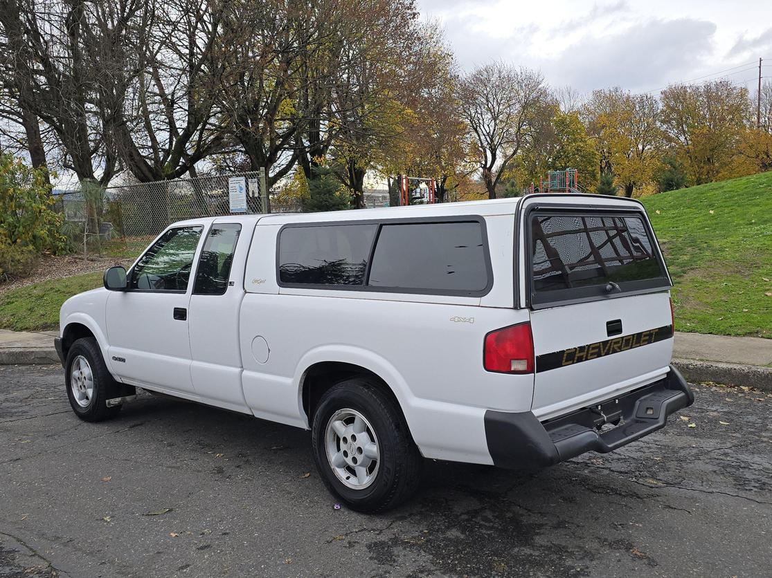 1995 Chevrolet S-10 null photo 2