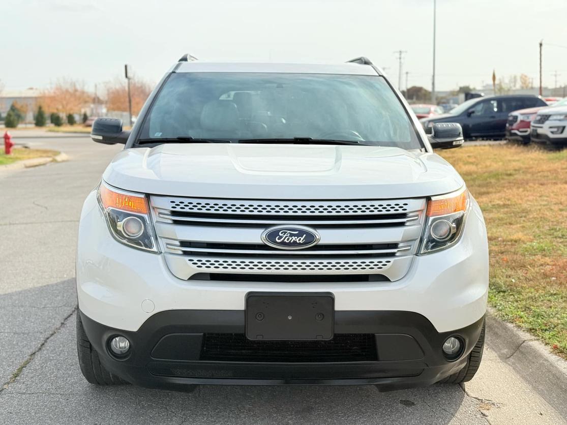 2015 Ford Explorer XLT photo 3