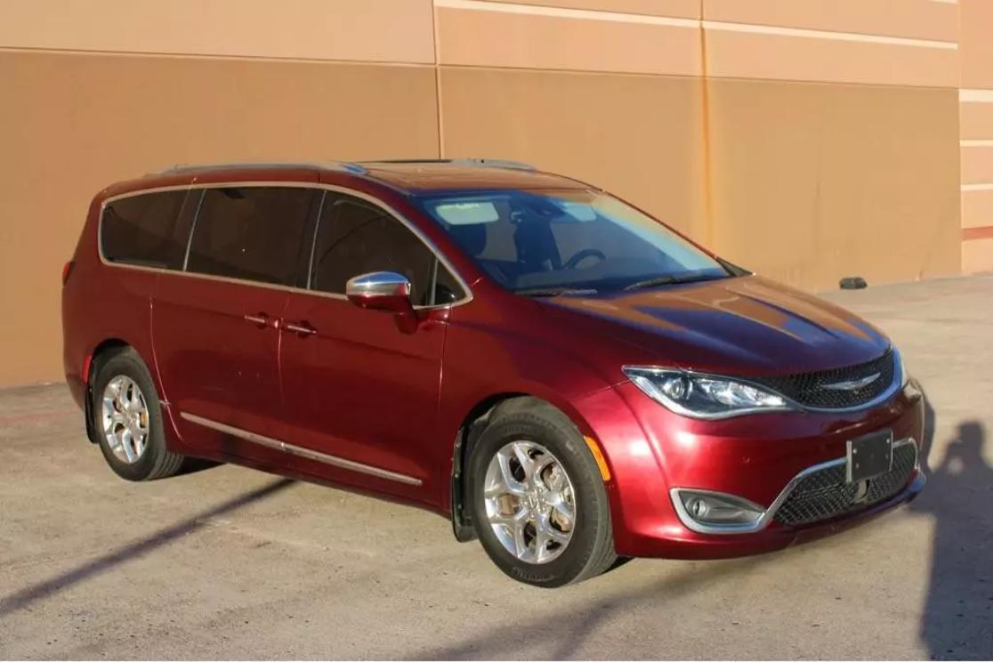 2017 Chrysler Pacifica Limited photo 1