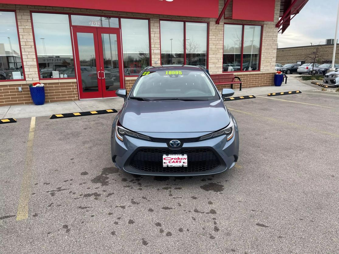 Used 2022 Toyota Corolla LE with VIN JTDEAMDE8NJ049559 for sale in Middleton, WI