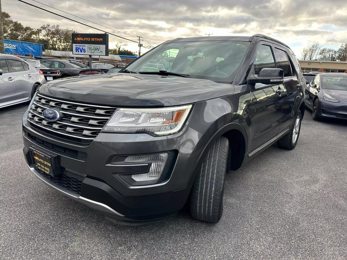 2017 Ford Explorer XLT photo 7