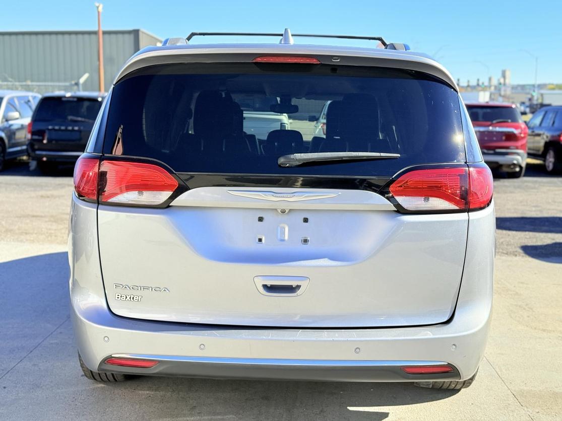 2017 Chrysler Pacifica Touring-L Plus photo 3