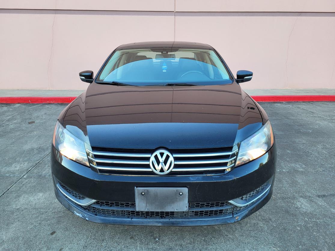 2013 Volkswagen Passat SE photo 2