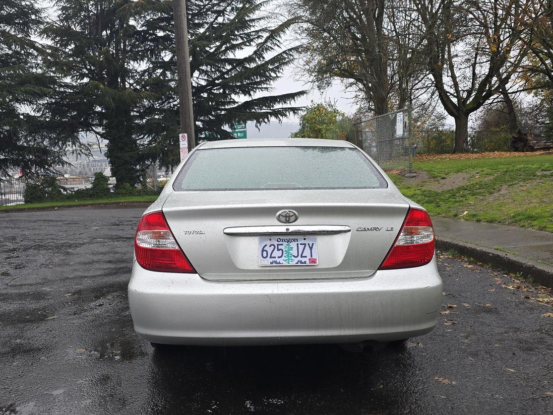 2004 Toyota Camry LE photo 9