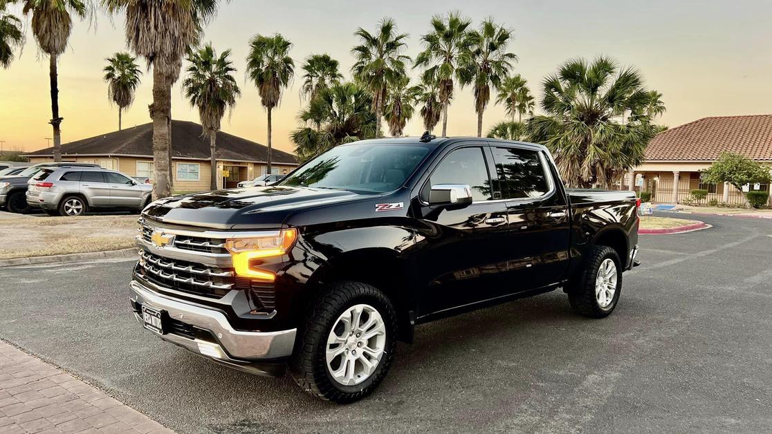 2024 Chevrolet Silverado 1500 LTZ photo 2