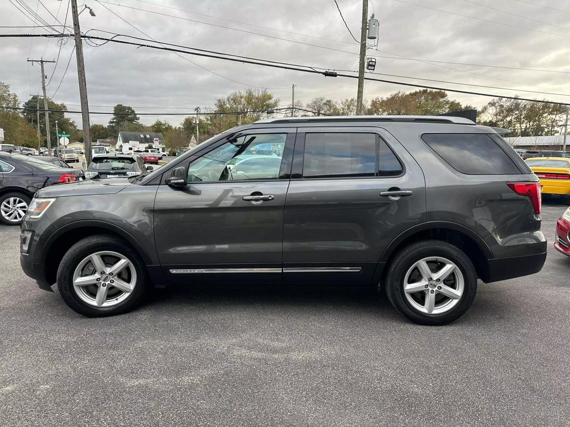 2017 Ford Explorer XLT photo 6