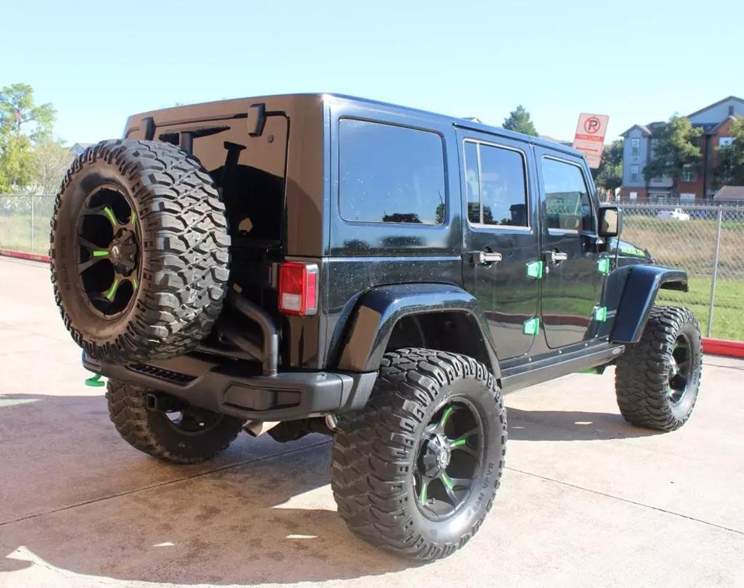 2015 Jeep Wrangler Unlimited Rubicon photo 3