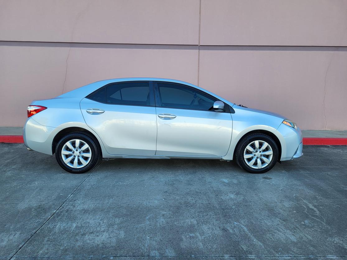 2016 Toyota Corolla LE photo 5