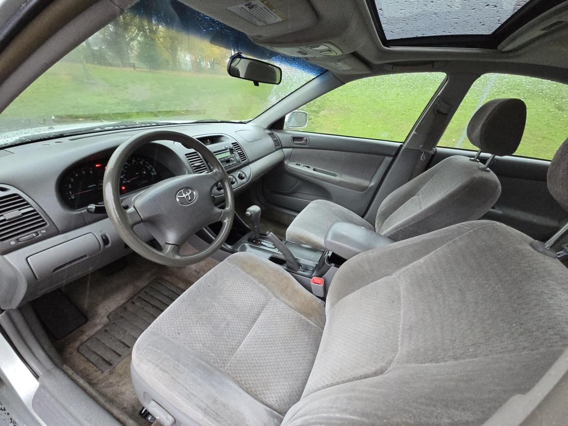 2004 Toyota Camry LE photo 11