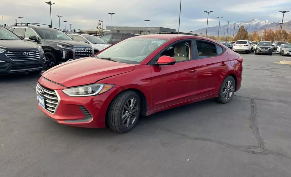 Hyundai Elantra's photo