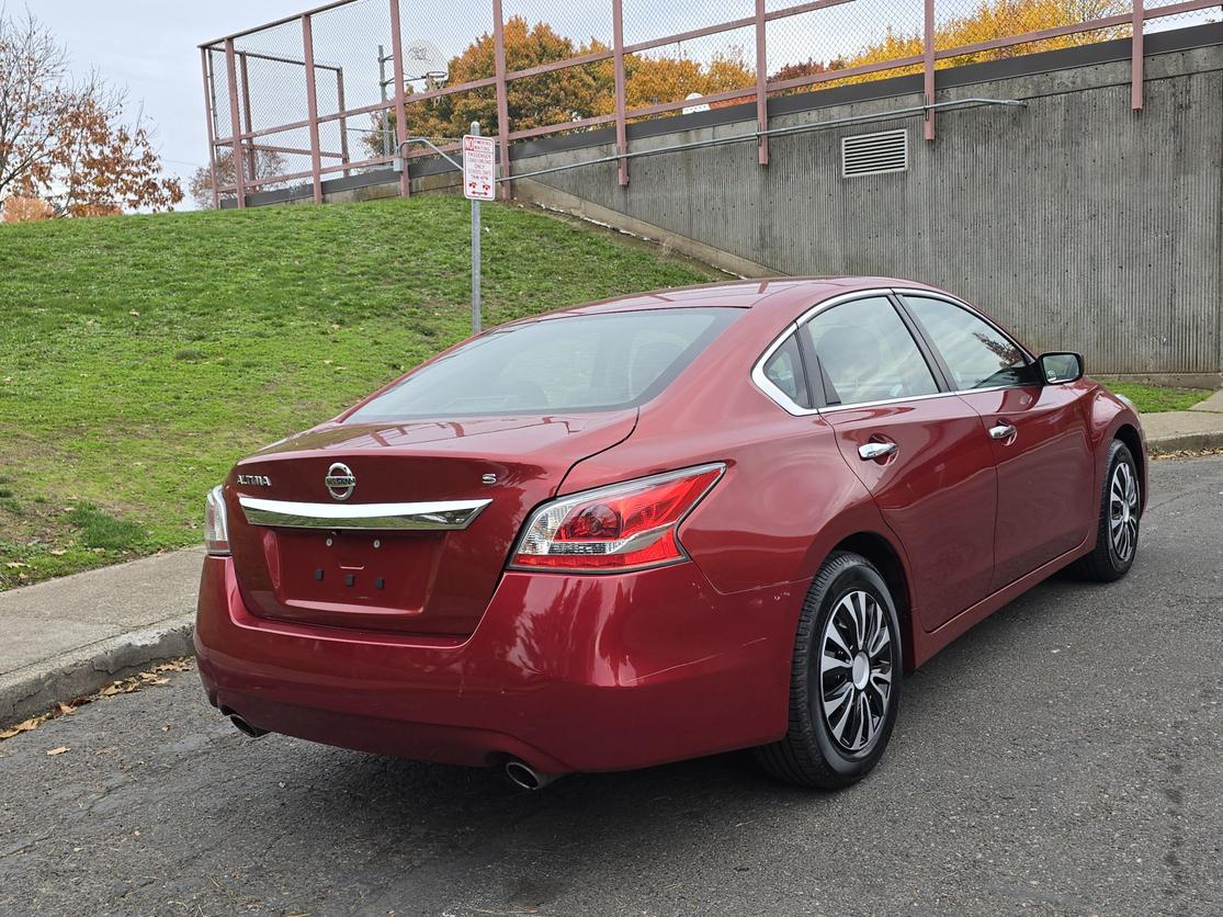 2015 Nissan Altima S photo 2