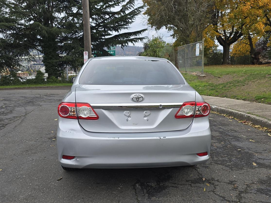 2011 Toyota Corolla LE photo 8