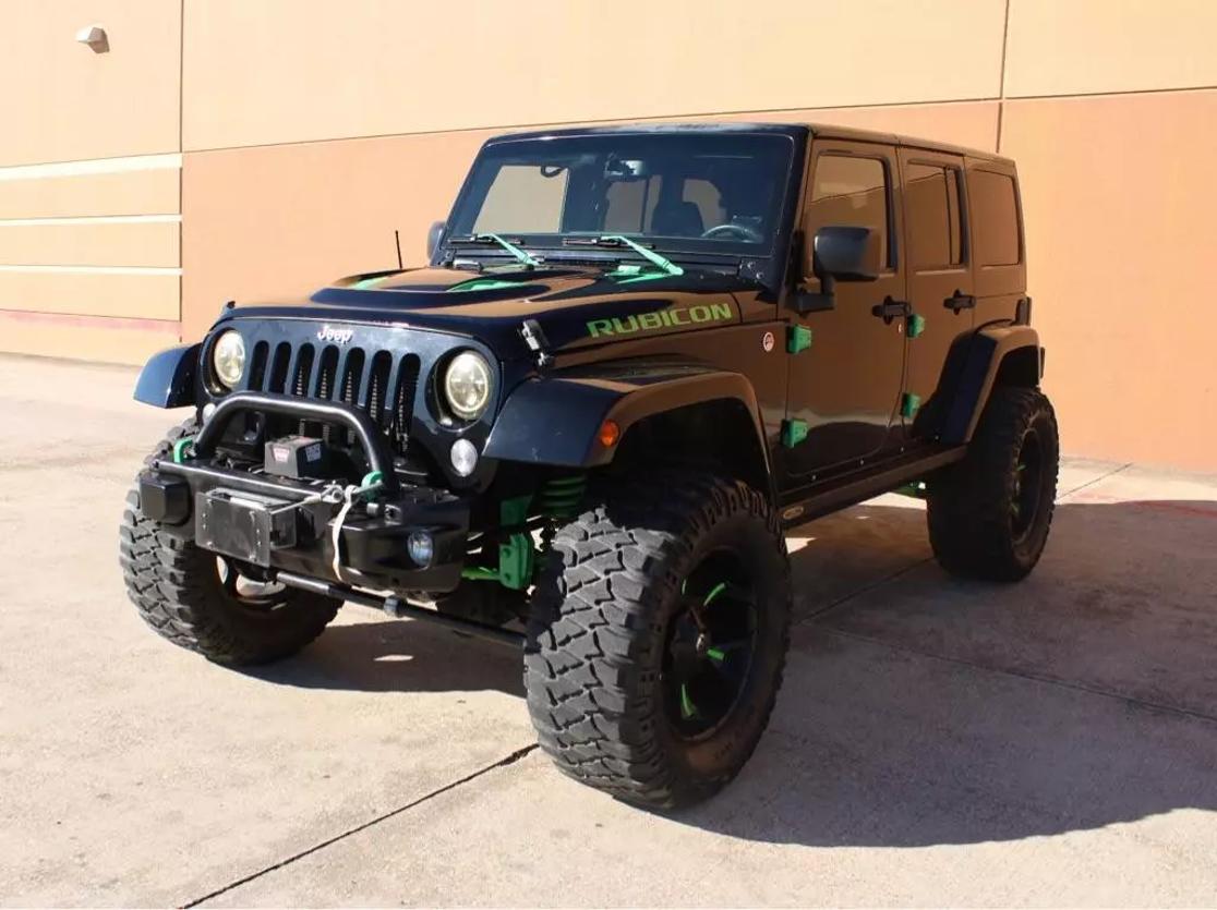 2015 Jeep Wrangler Unlimited Rubicon photo 2