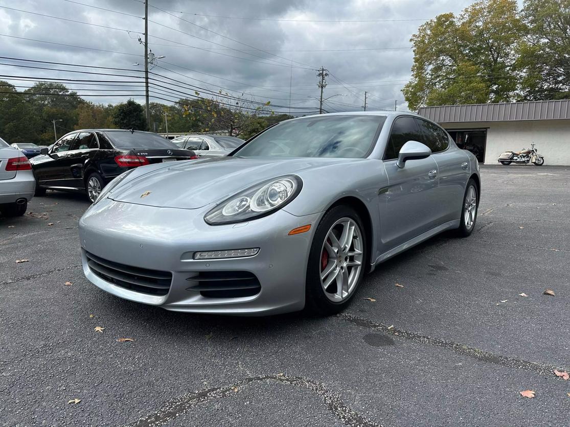 Porsche Panamera's photo